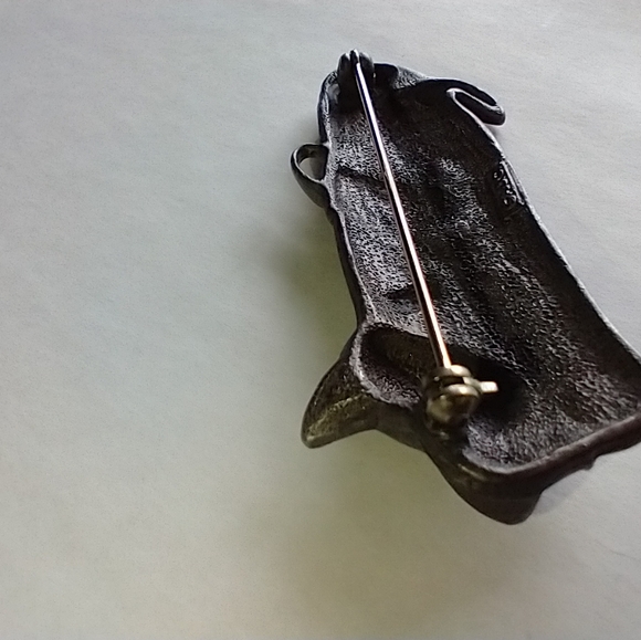 AJC sleeping cat in slipper pin pewter brooch Cat Love ❤️ - Picture 6 of 9